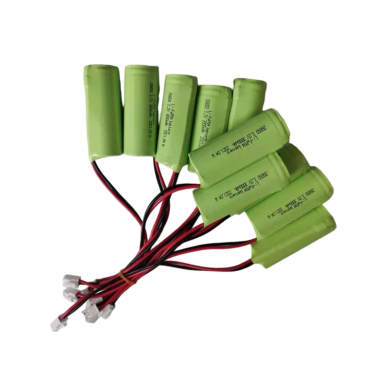 How can lithium iron phosphate battery packs achieve efficient thermal management through liquid cooling systems?